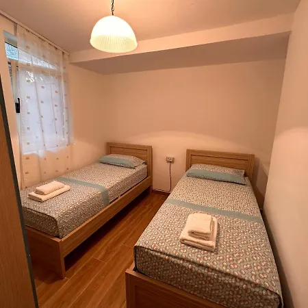 Teo's Apartment Golem (Tirana)
