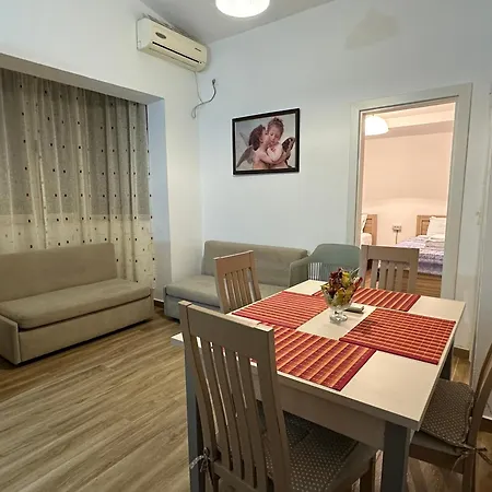 Teo's Apartment Golem (Tirana)